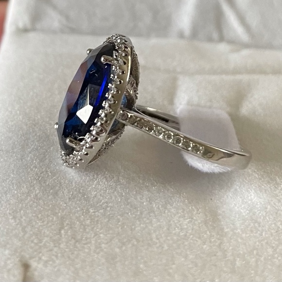 Beautiful Royal blue cocktail statement ring 💍 - Picture 5 of 11